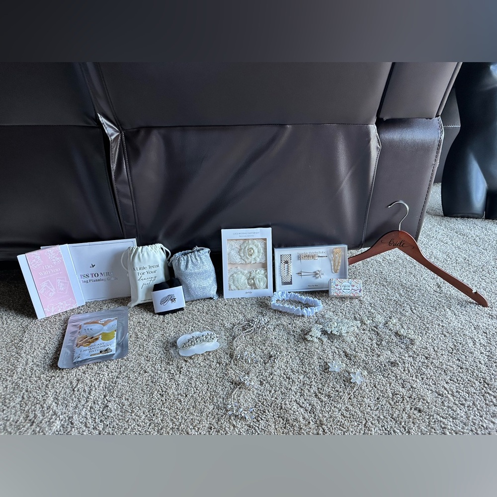 SUPER ELEGANT Bridal Blingy and Cream Accessories Set